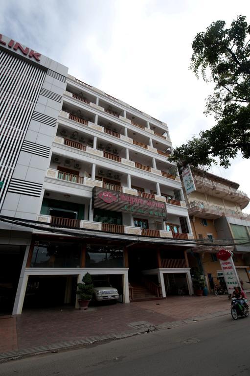 Circuit Hotel & Cafe - Nana Hotel Phnom Penh Exterior photo