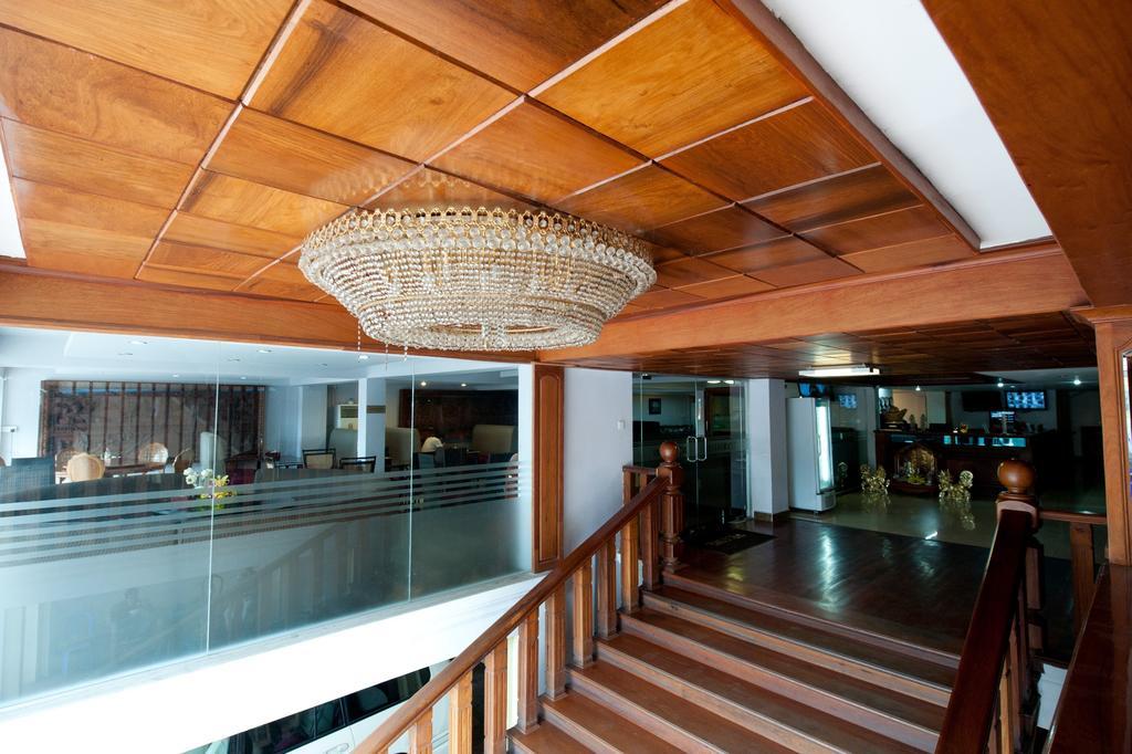 Circuit Hotel & Cafe - Nana Hotel Phnom Penh Exterior photo