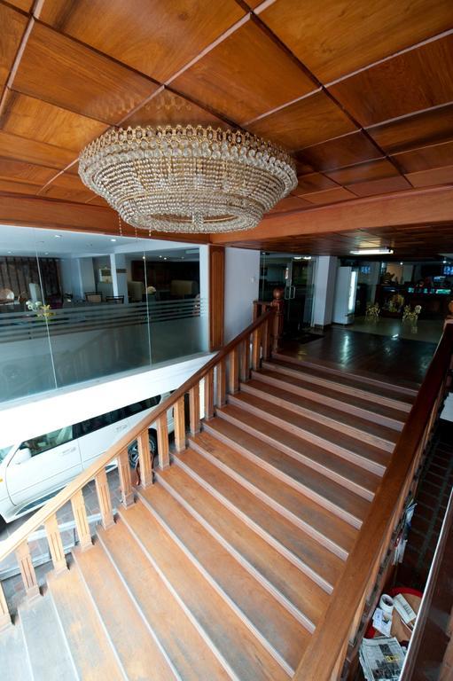 Circuit Hotel & Cafe - Nana Hotel Phnom Penh Exterior photo