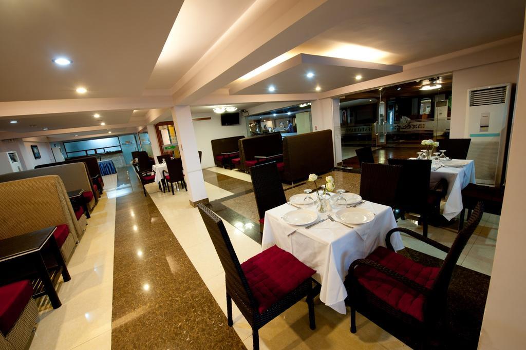 Circuit Hotel & Cafe - Nana Hotel Phnom Penh Exterior photo