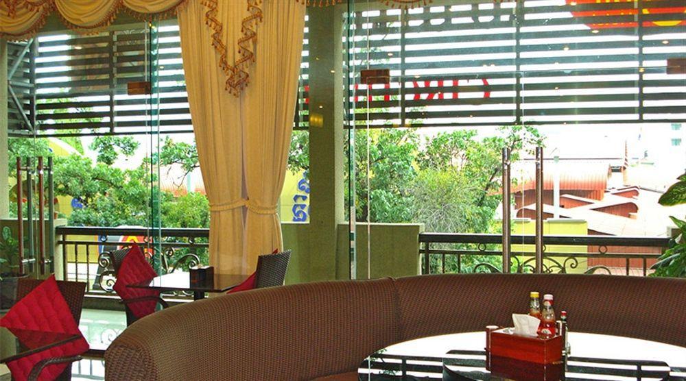 Circuit Hotel & Cafe - Nana Hotel Phnom Penh Exterior photo